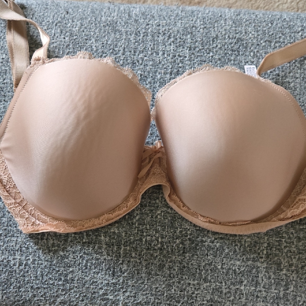 Victoria's Secret Tan Lace Bra